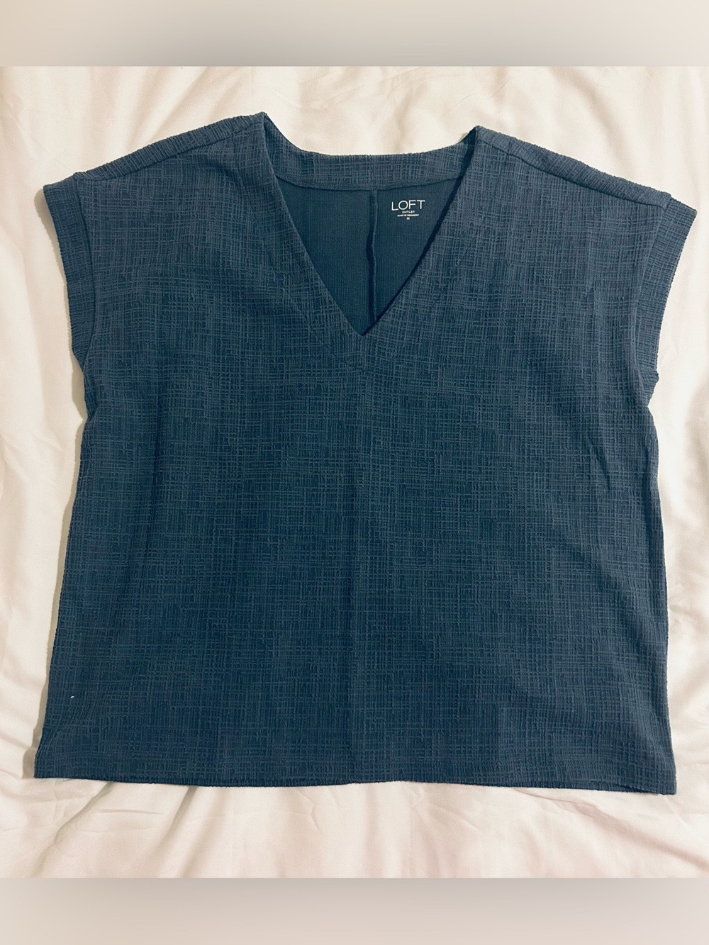 LOFT Textured V-Neck Cap-Sleeve Top - Size M